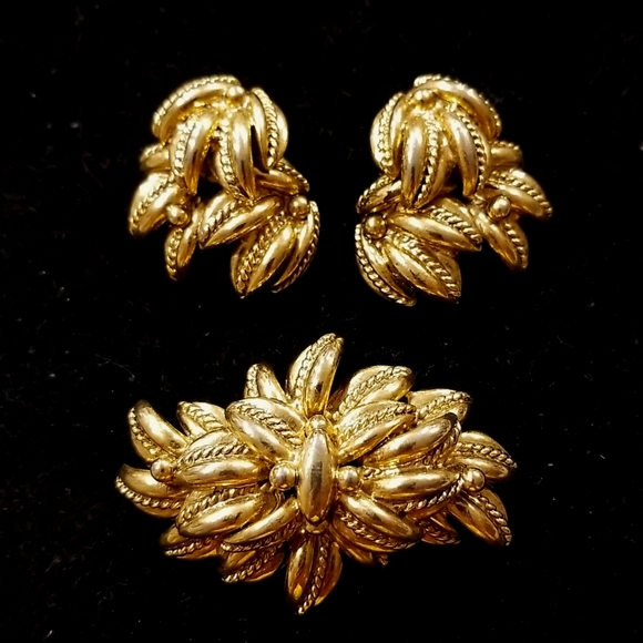 Monet Jewelry - Vintage Gold Monet Brooch & Clip Earrings. Beautiful.